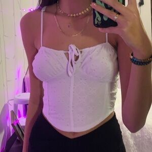 jolie and joy corset style milkmaid cropped tank top in white. Size L